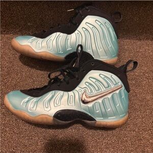 Nike Gradeschool Foamposite Shoes - Black and Blue